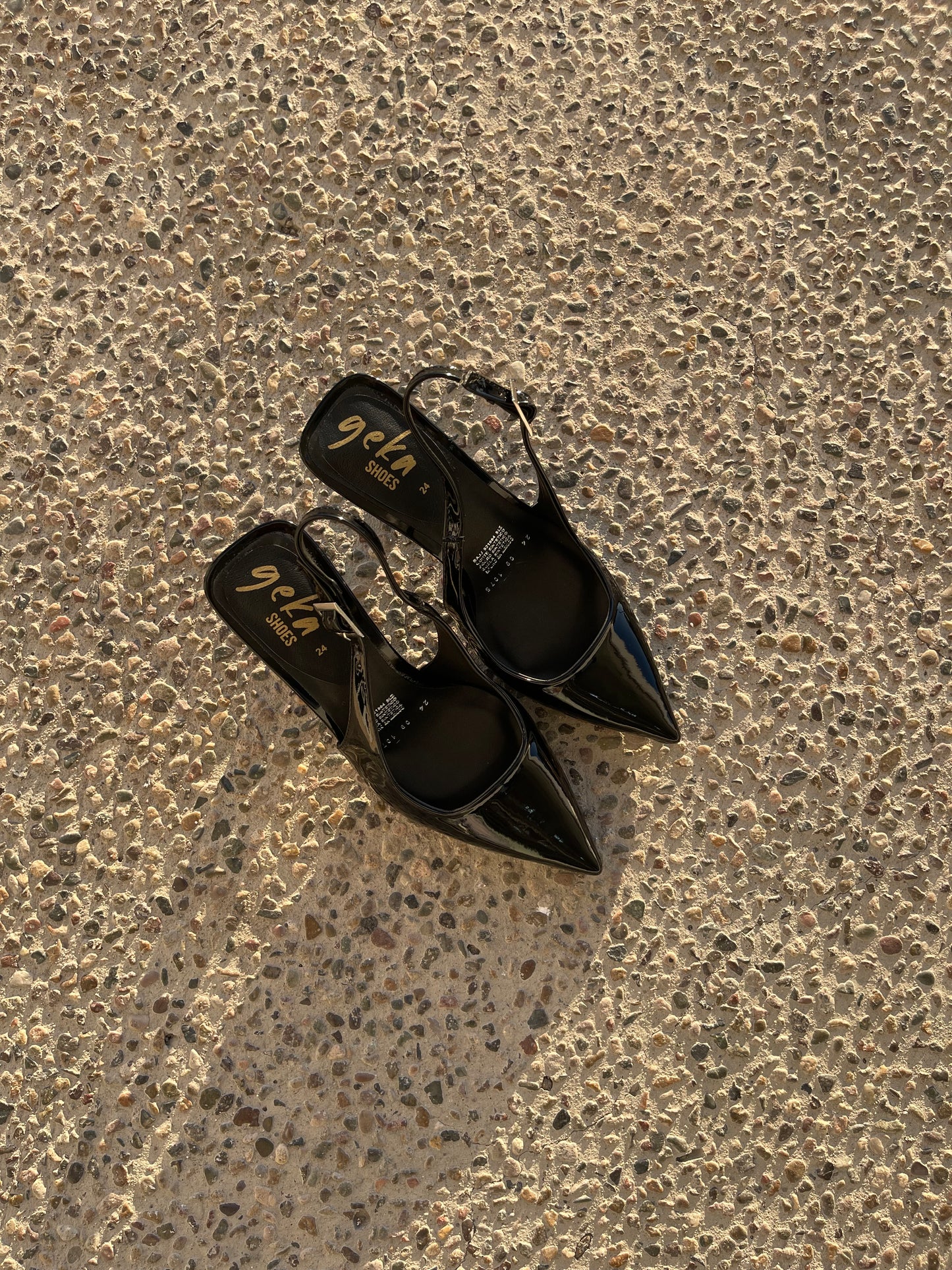 ZAPATILLAS DINORAH NEGRO (sin pulsera)