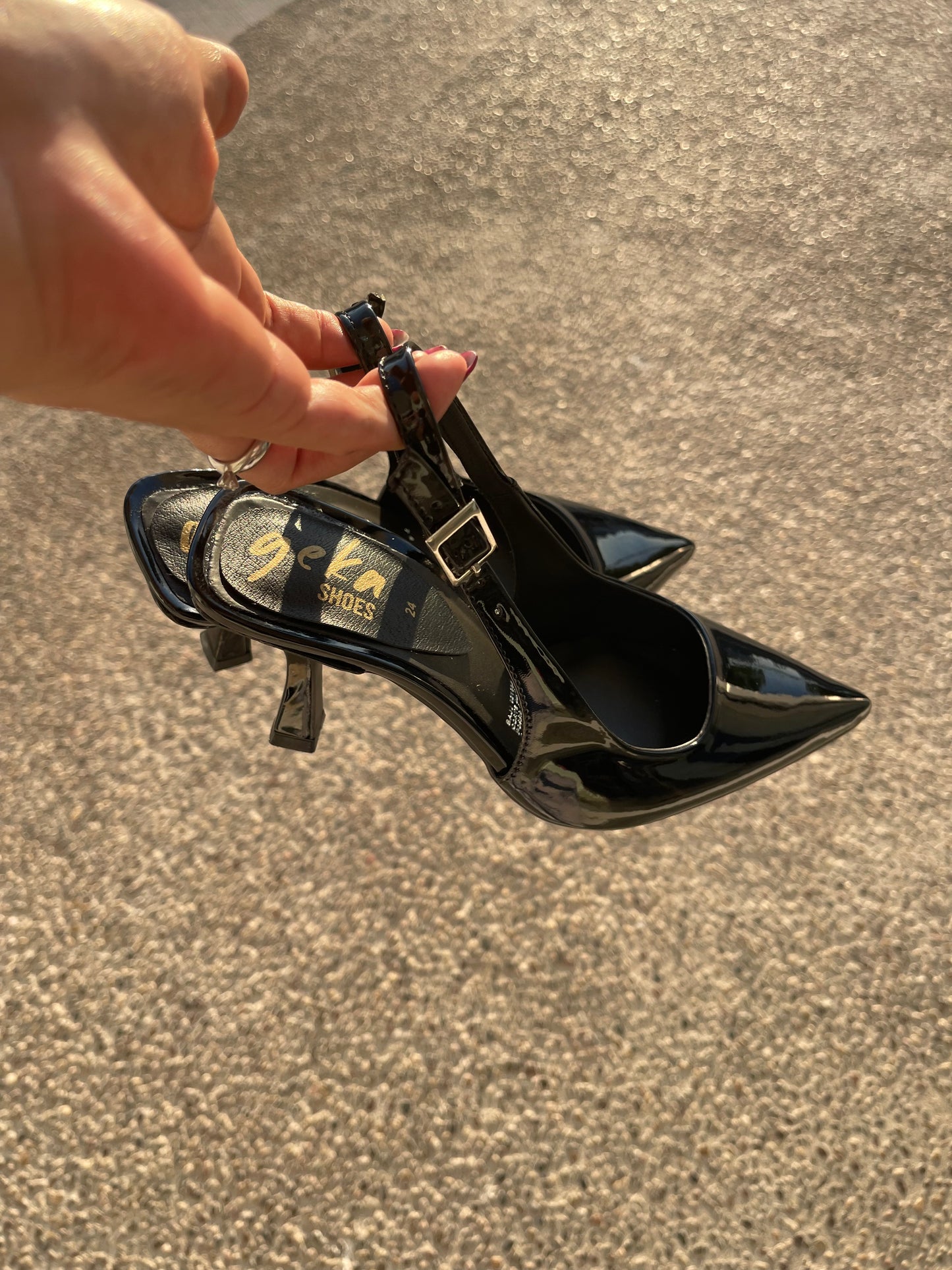 ZAPATILLAS DINORAH NEGRO (sin pulsera)