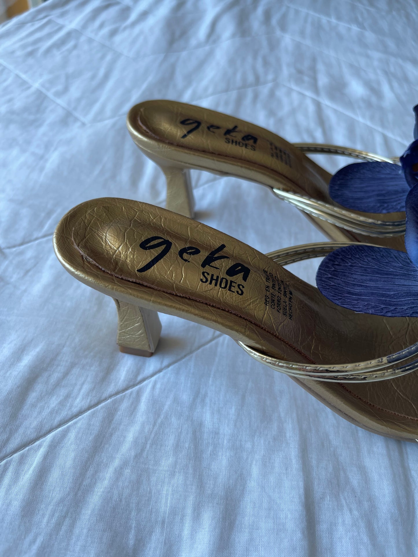 ZAPATILLA ORQUÍDEA ORO