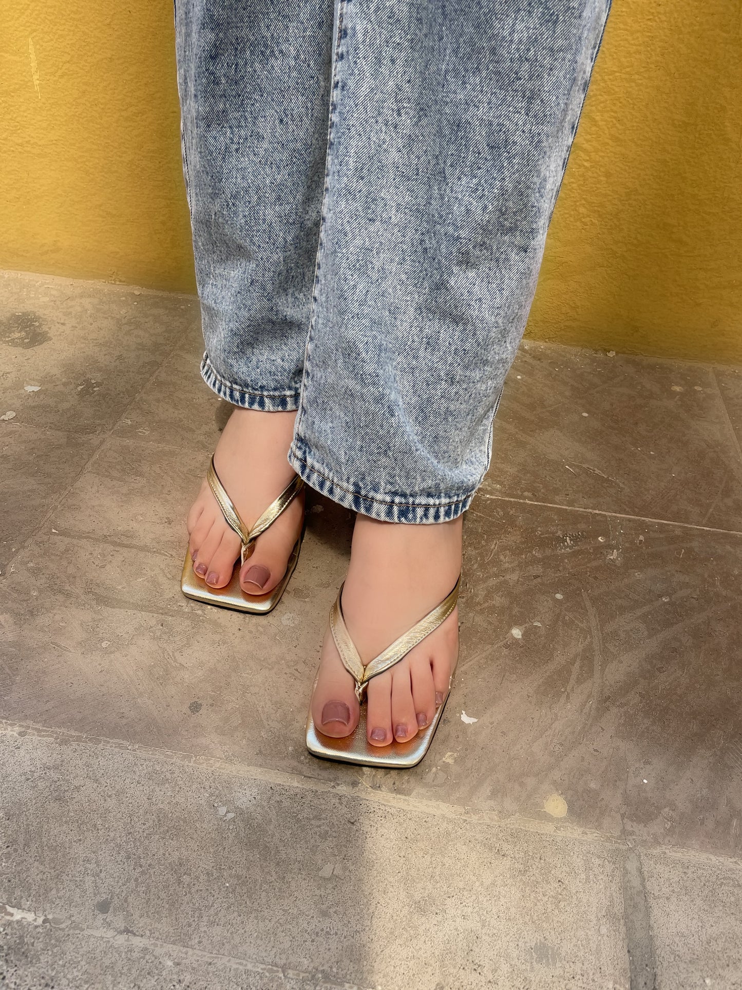 ZAPATILLAS DANIELA ORO